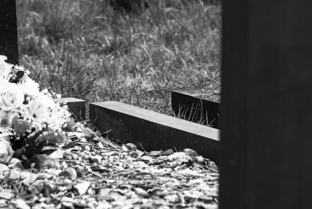 Undertakers, mortuary and crematorium assistants